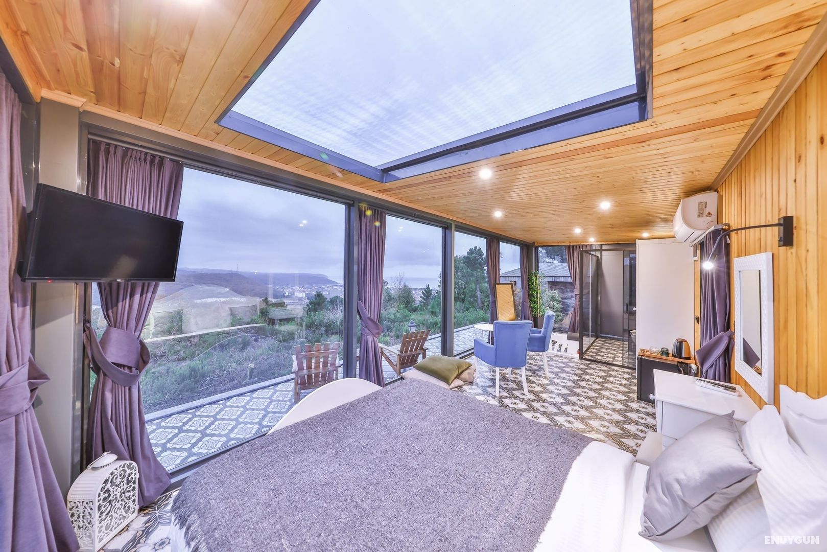 Mirror Standard House with Jacuzzi