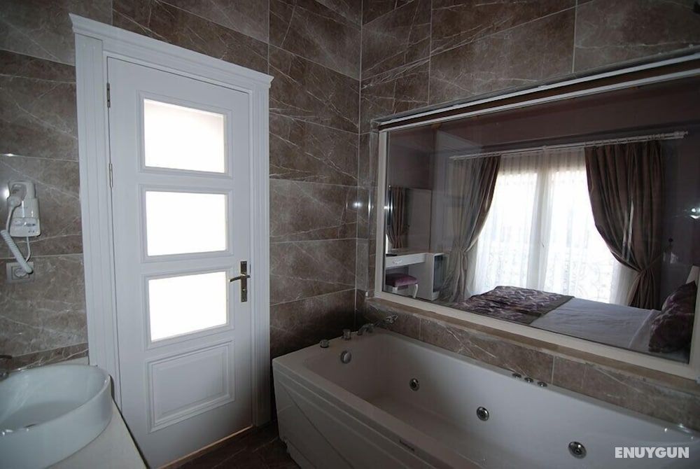 Design Room, Pool View