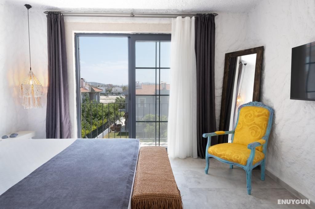Deluxe Room with balcony, Pool View, French Balcony