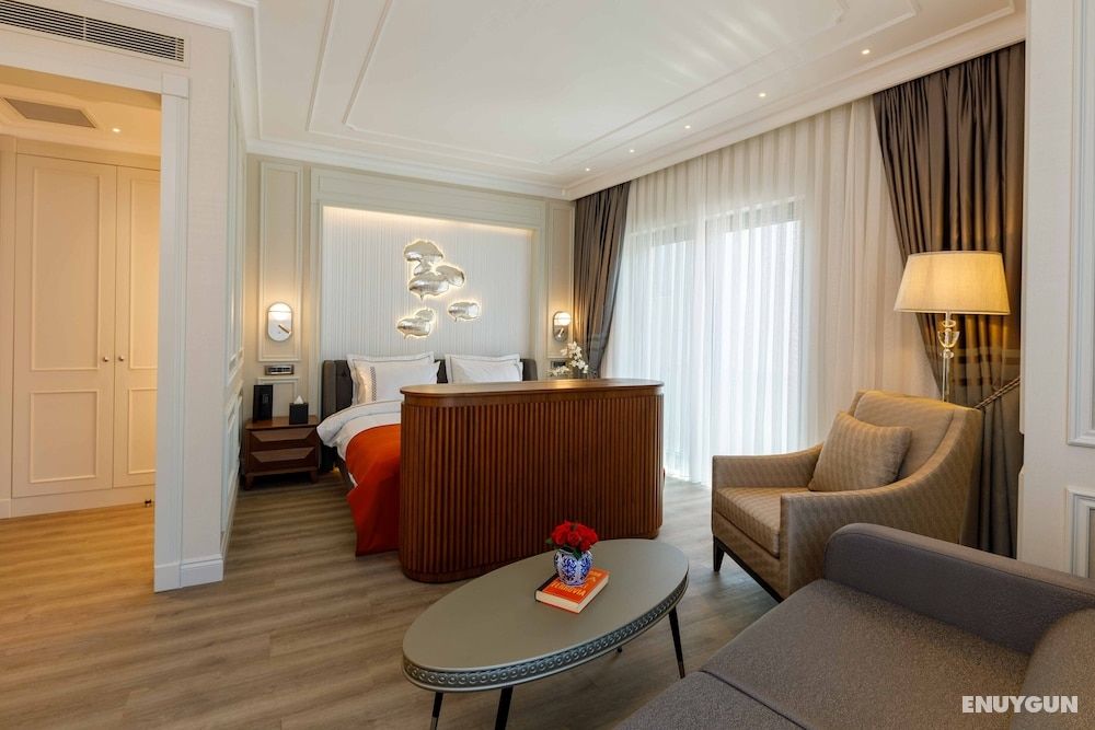 Corner Deluxe Room