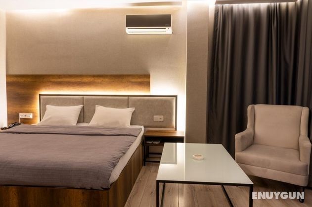 Deluxe Custom Large Room