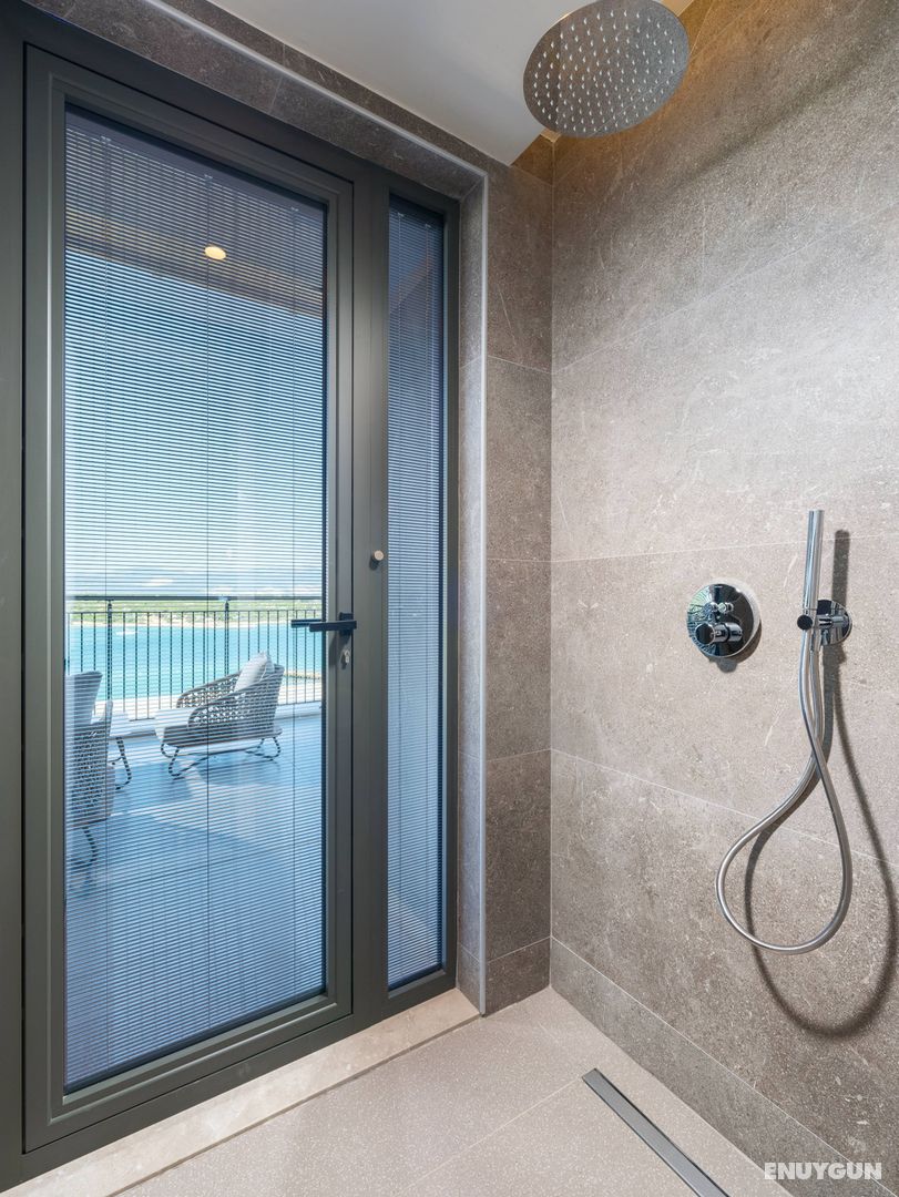 Penthouse with Private Pool and Sea View -community Section