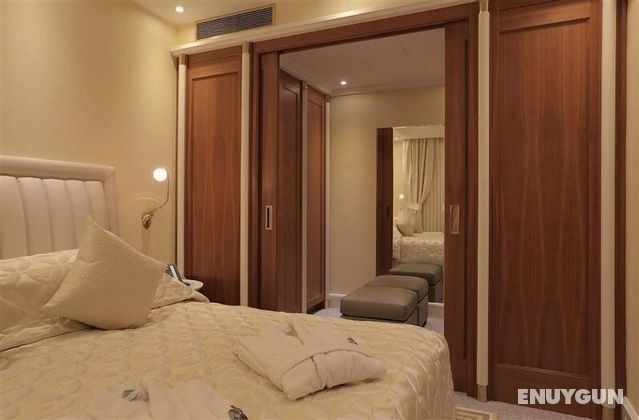 Ambassador Suite Custom Room