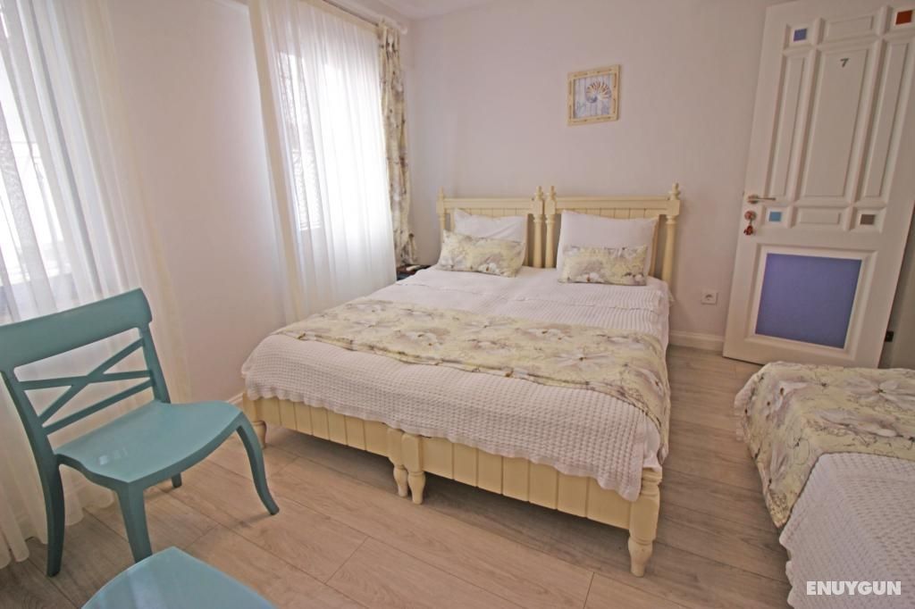 Standard Triple Room with Street View
