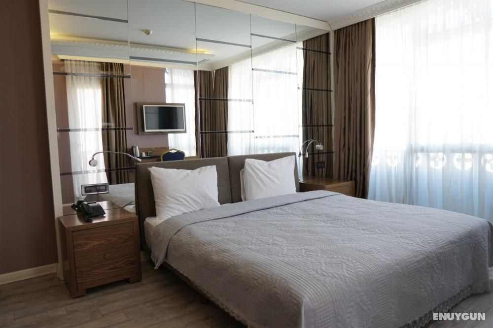 Standard Room with Sea View and Balcony