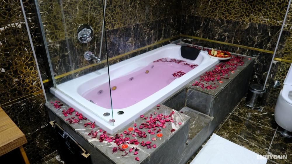 King Suite with Sea View, Jacuzzi and Balcony