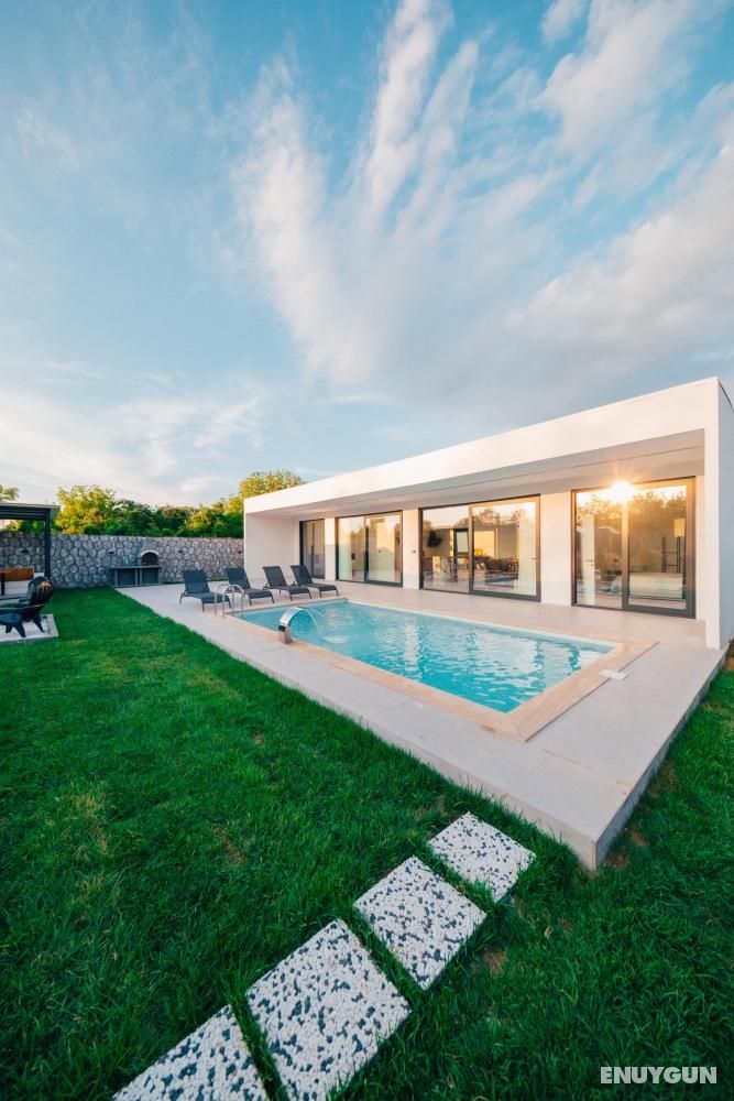 White Room with Mountain or Pool View and Private Heated Pool