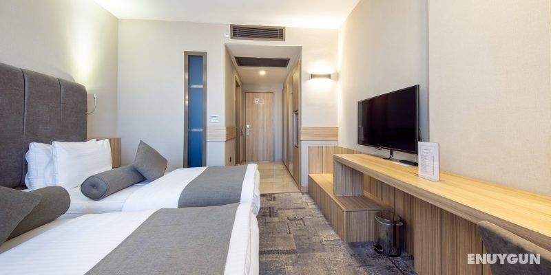 Standard Custom Twin Room