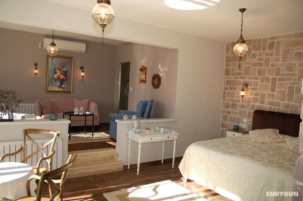 King Suite with Jacuzzi and River View