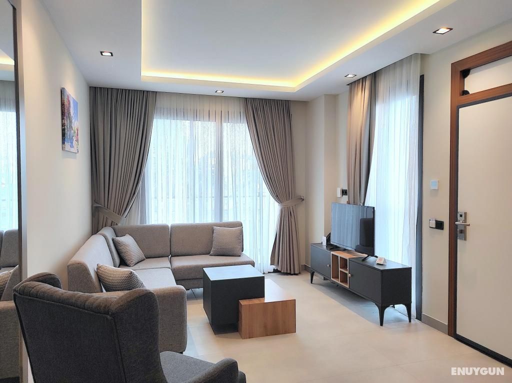 Junior Suite, Land or Pool View