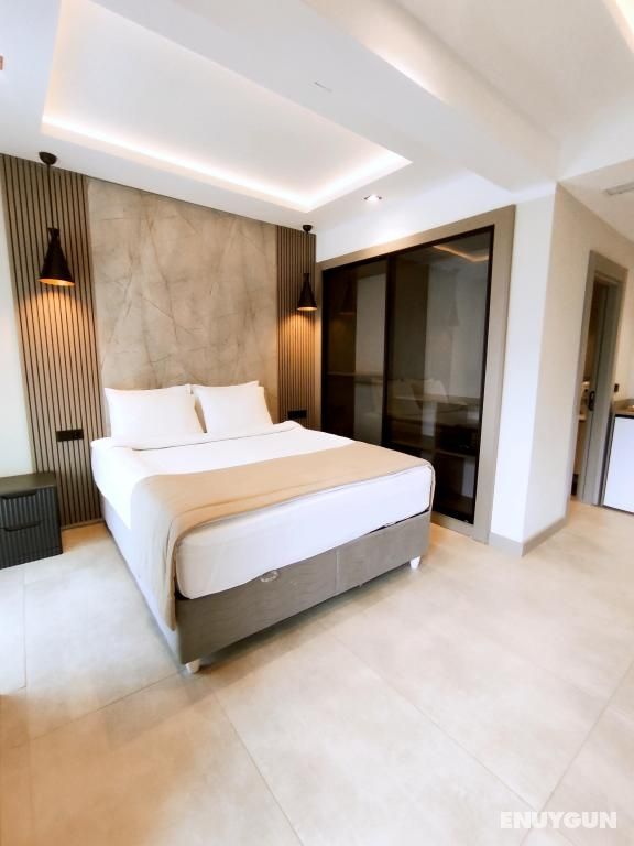 Superior One-Bedroom Apartment with Land or Pool View