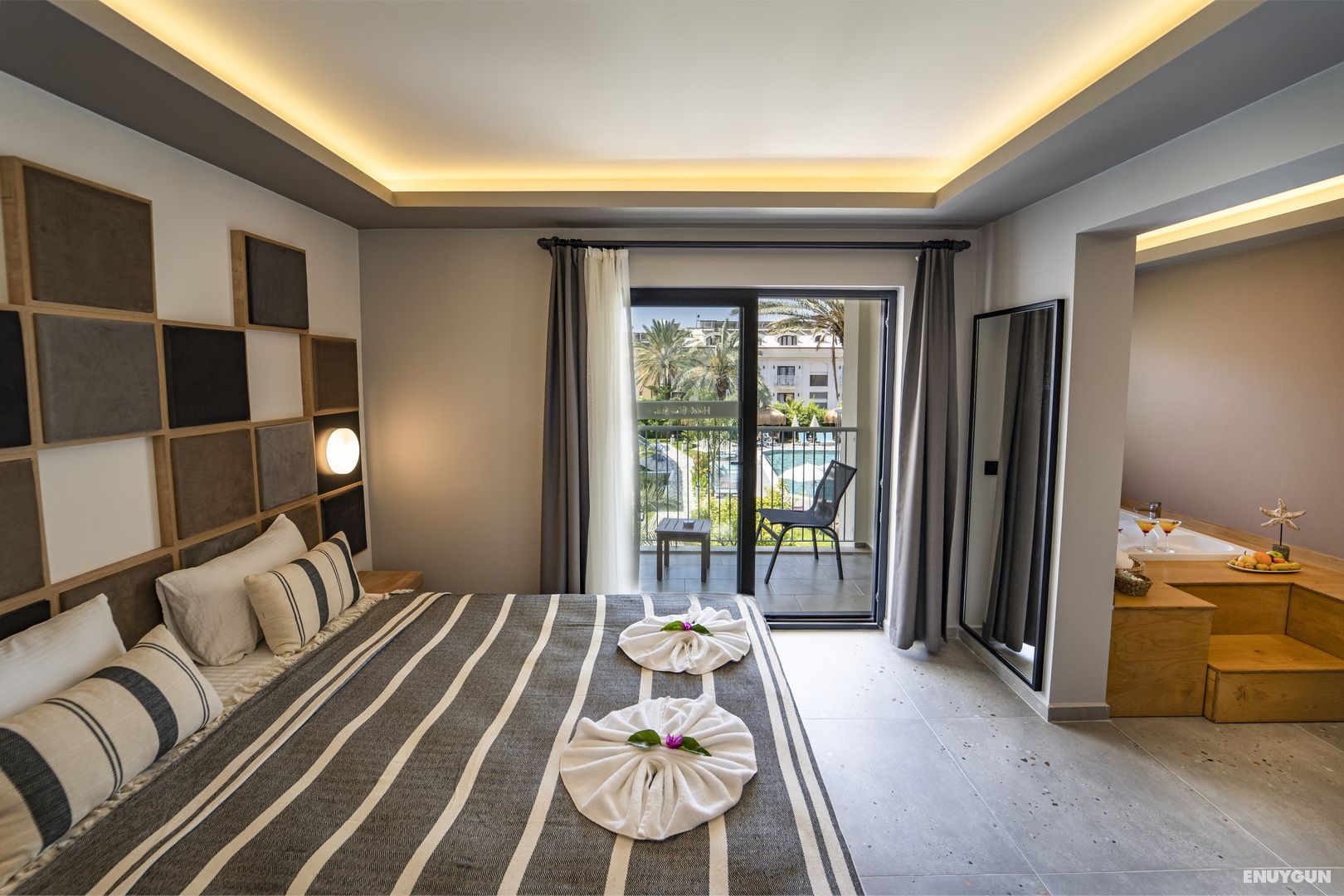 Premium Room, Pool View, Jacuzzi