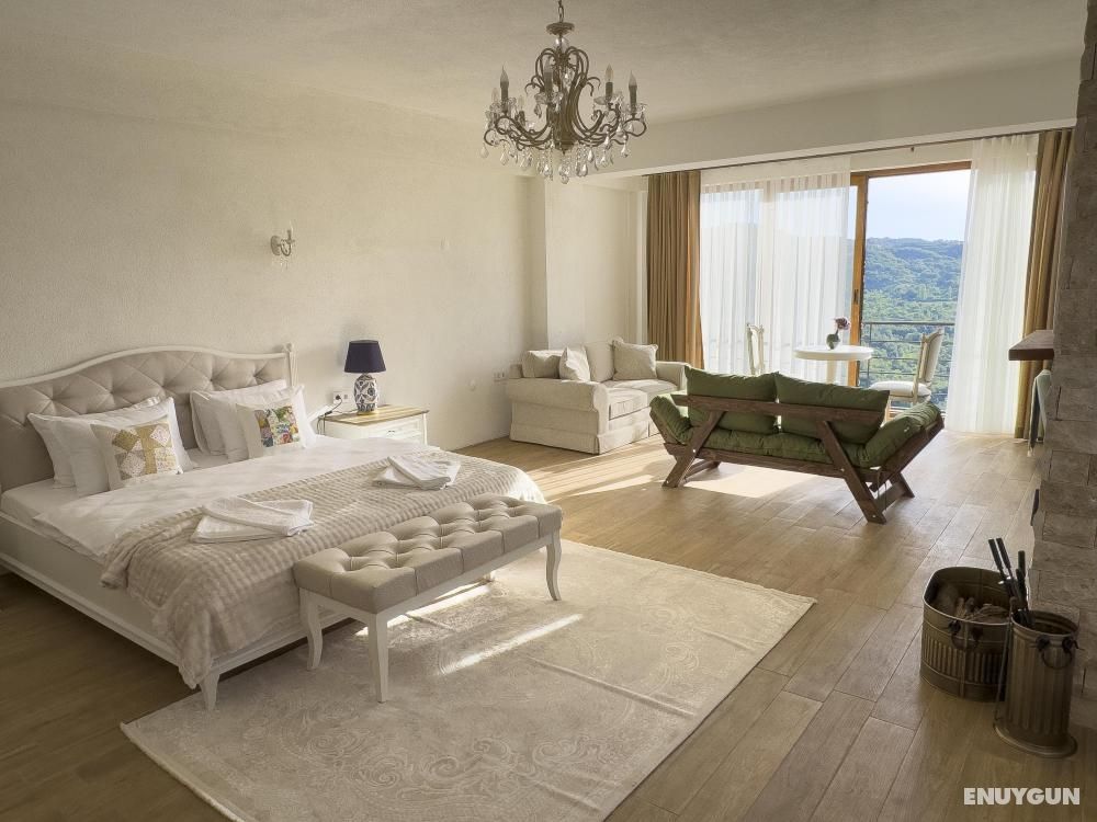 Premium Suite, Sea and Mountain View, Decorative Fireplace