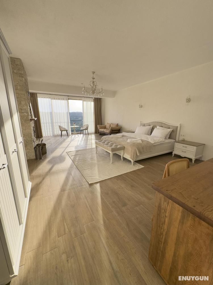 Premier Suite, Sea and Mountain View, Decorative Fireplace