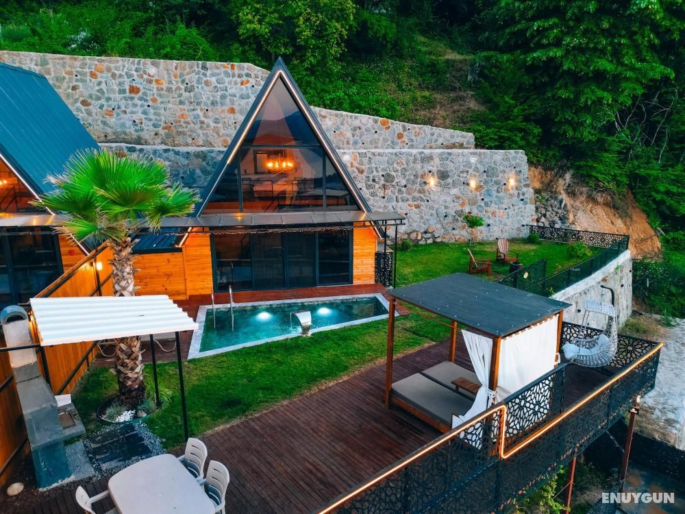 Terrace Bungalow Room with Lake View and Private Heated Pool