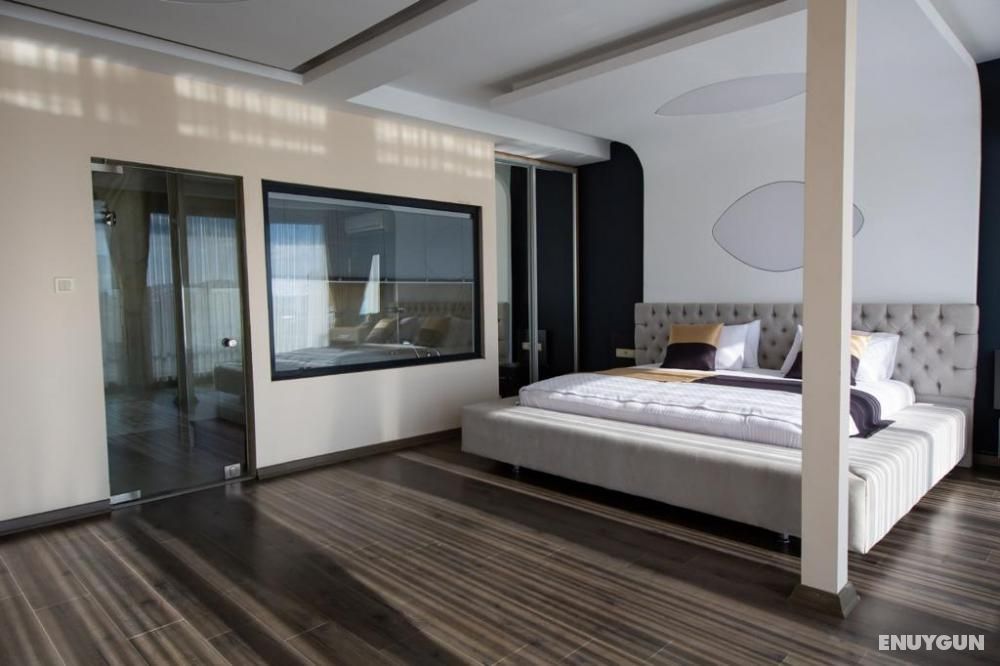King Suite, Sea and City View, Jacuzzi and Balcony