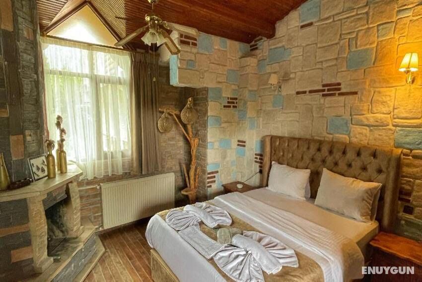 Deluxe Room with Fireplace, Garden View, Fireplace