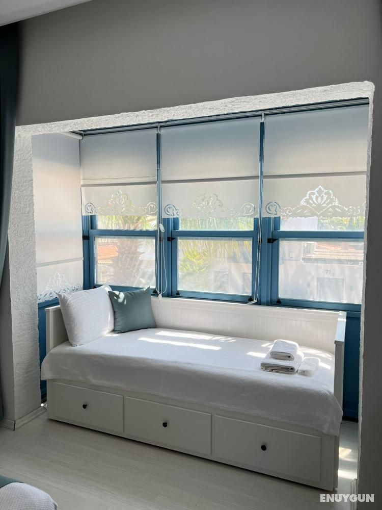 Bay Window Standard Room, Pool View, Balcony