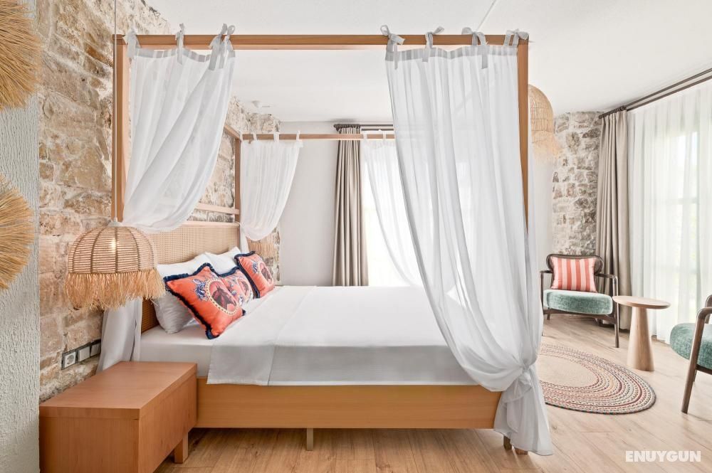 Deluxe Romantic Room