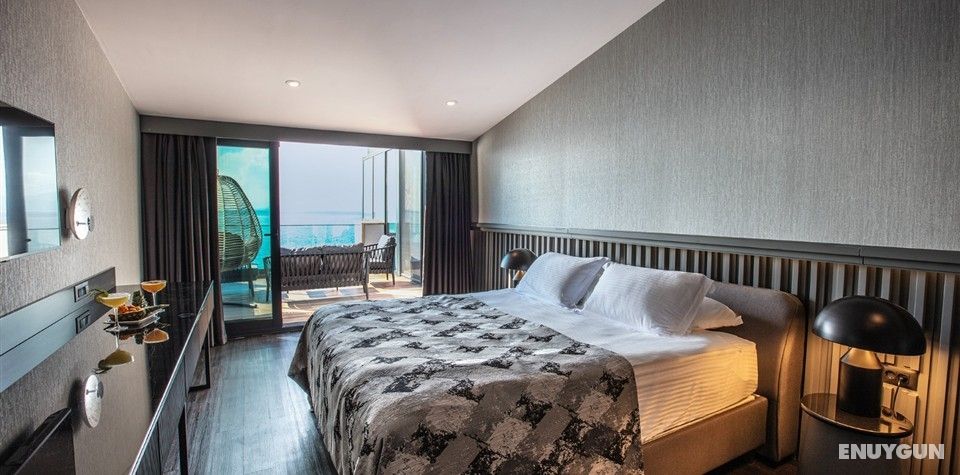 Sapphire Suite Room
