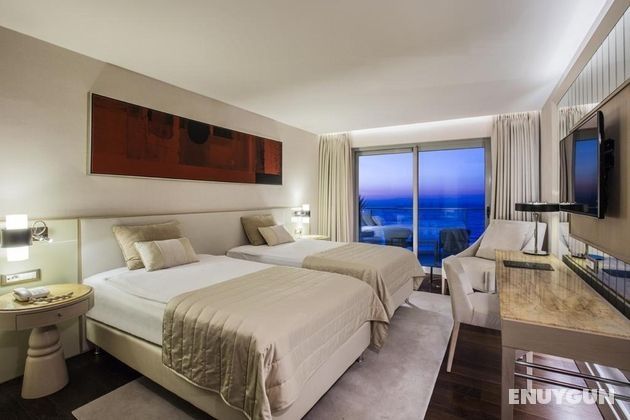 Superior Room Partial Sea View