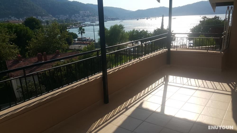 Apartment with Sea and Mountain View