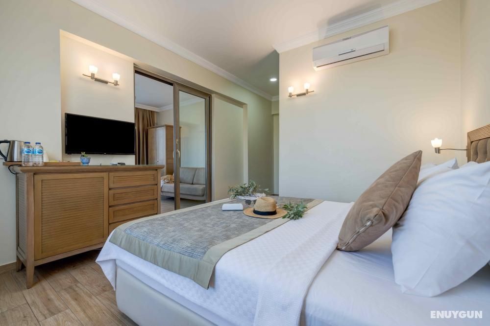 Suite Room - 3 Persons, Sea or Land View