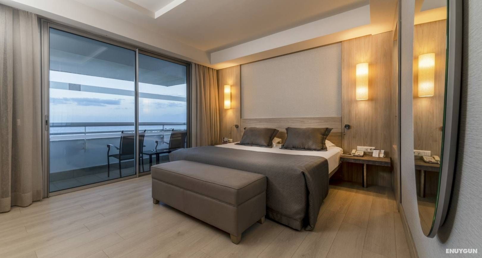Deluxe Suite Family Room