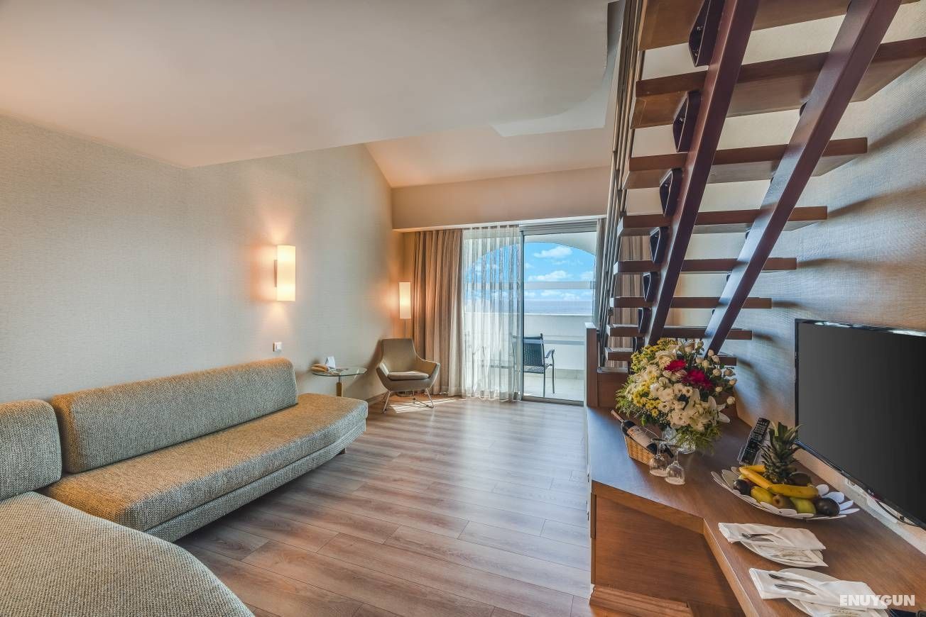 Duplex Deluxe Family Room