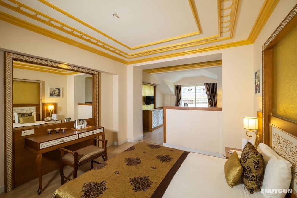 Junior Suite, Partial Sea View