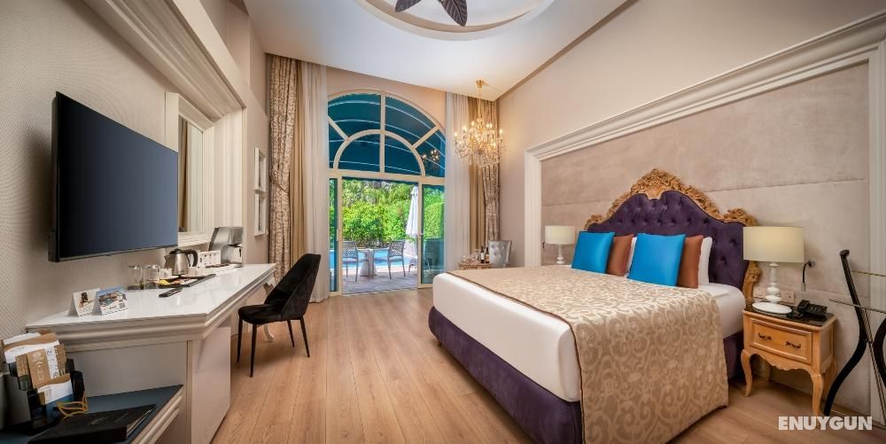 Lagoon Room