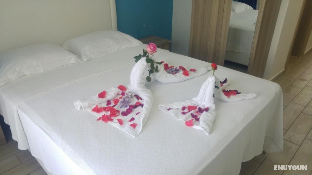 Suite, Sea or Land View