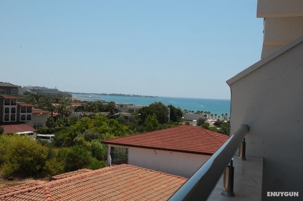 Family Room, Side Sea View, Balcony