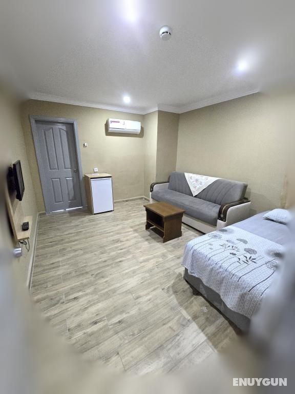 Budget Family Room, Street View, Balcony