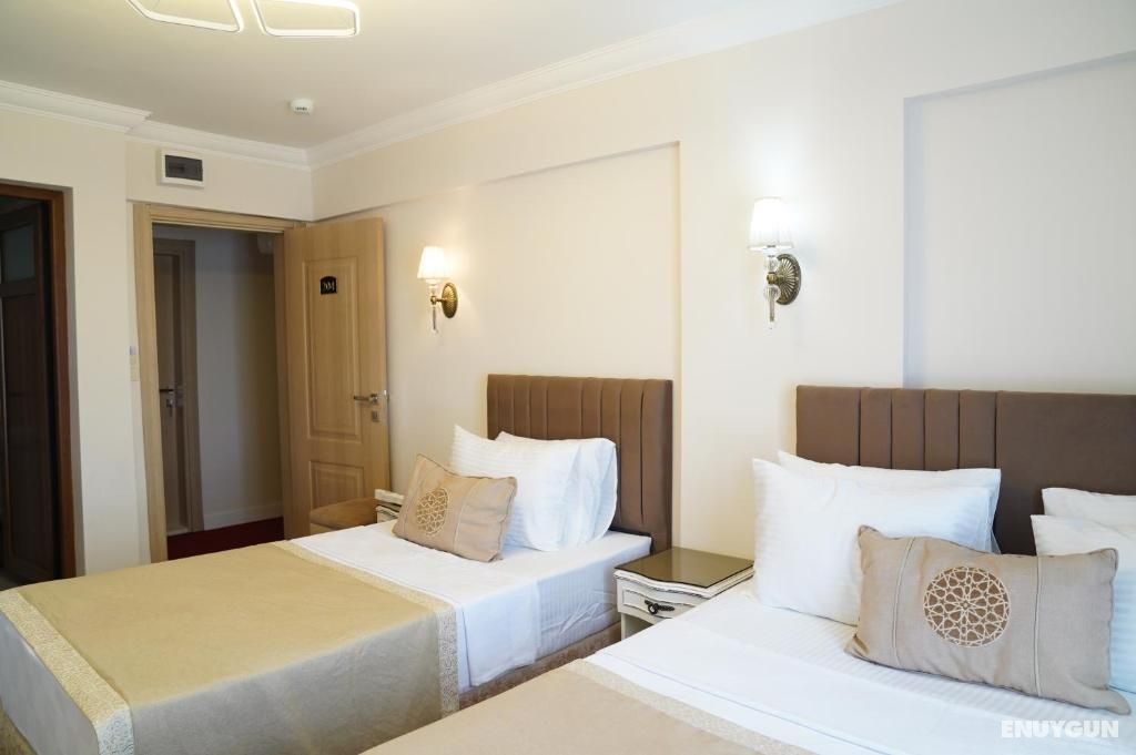 Room for 3 People