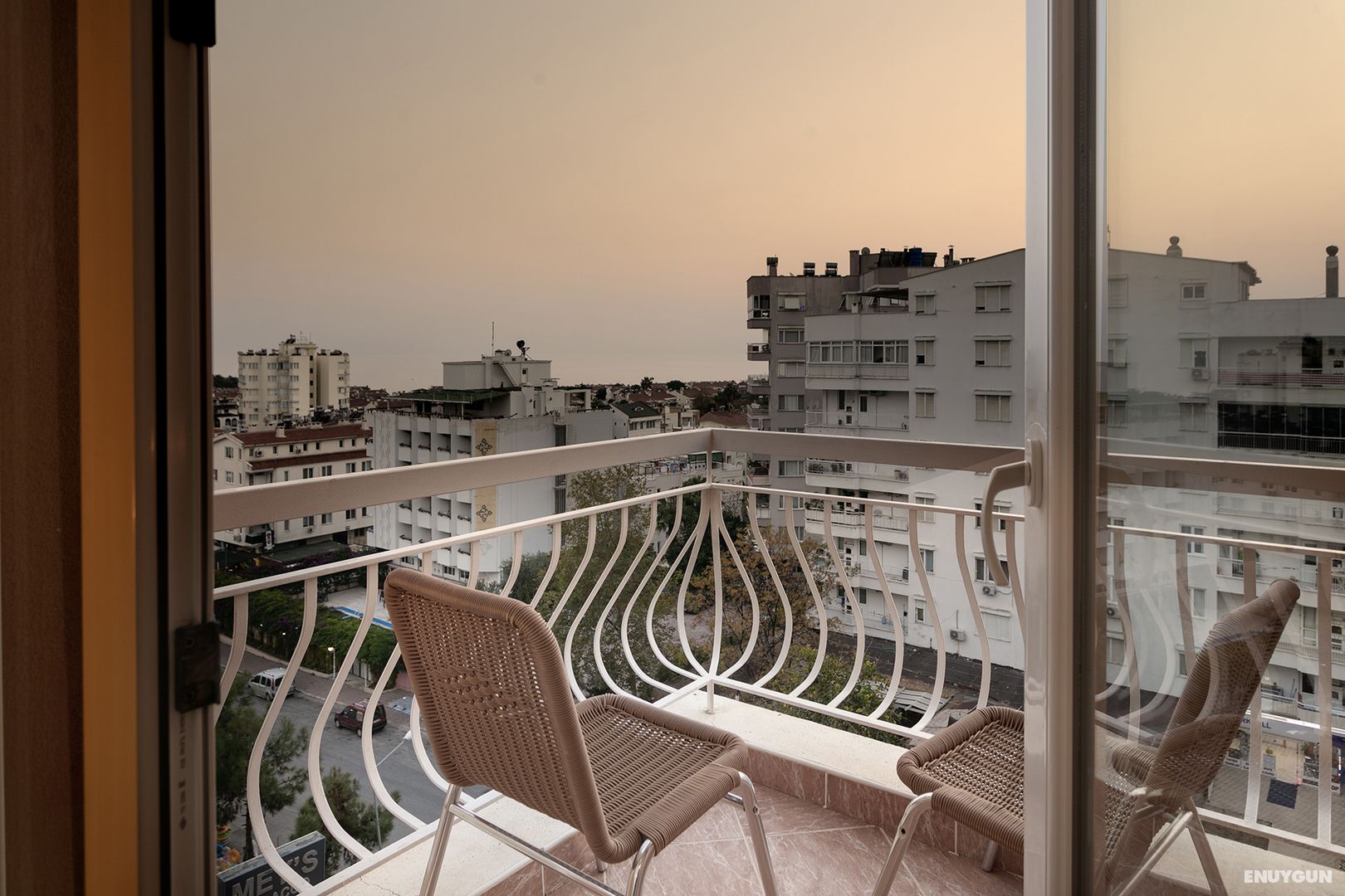 Triple, Sea or Land View