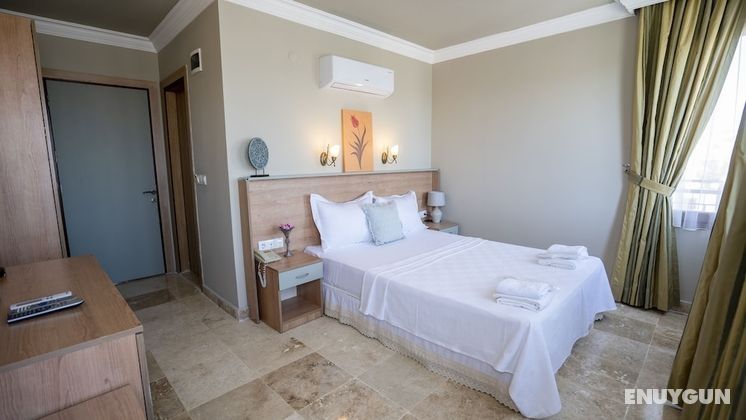 Deluxe Room, Partial Sea View