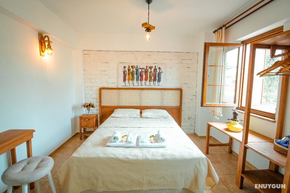 Standard Triple Room with City View
