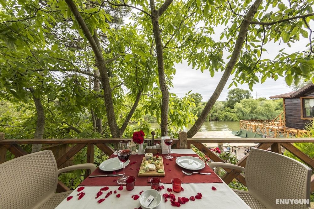 Bungalow, Lake View