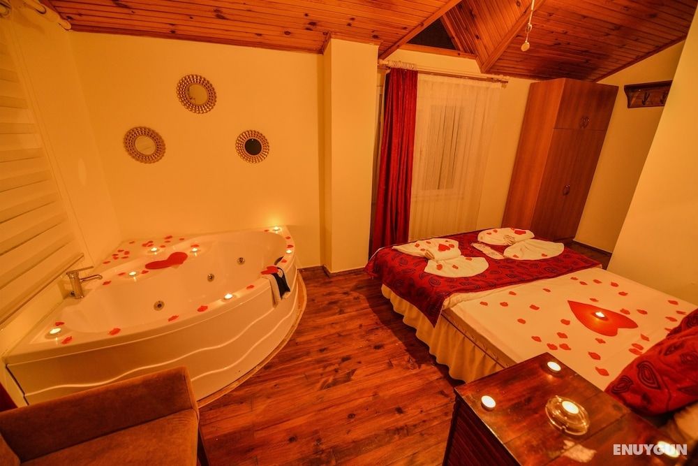 Room, Hot Tub