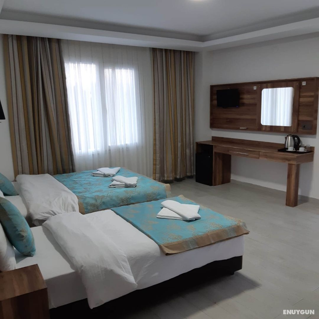 Superior Family Room, Mountain or Pool View, Balcony