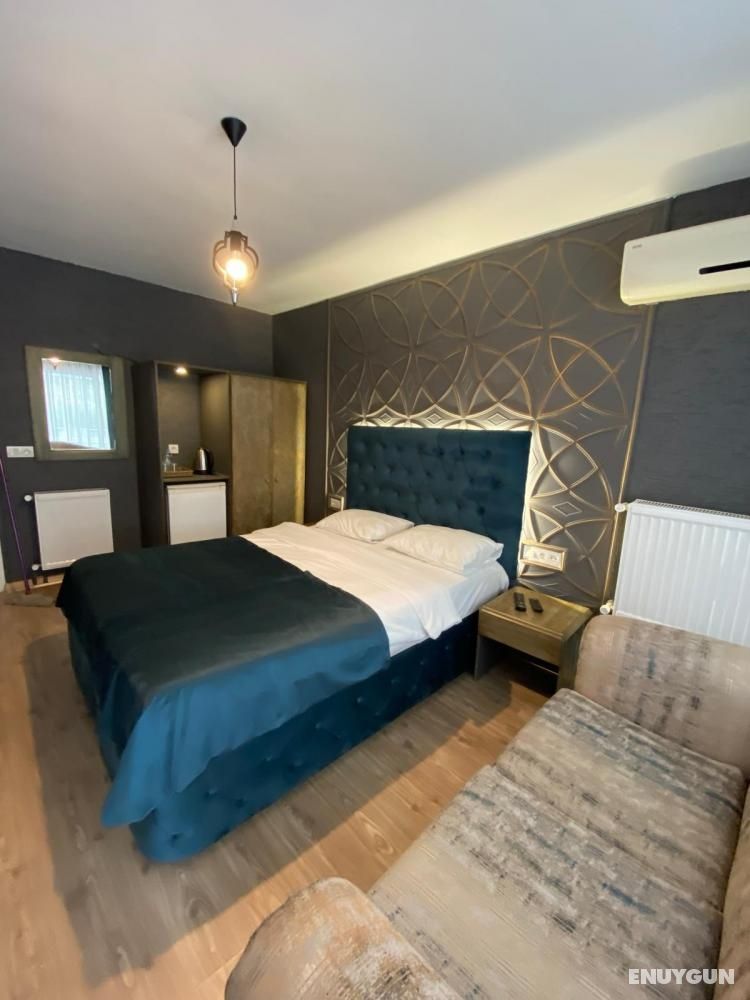 Double, Garden or Street View, 1st Floor