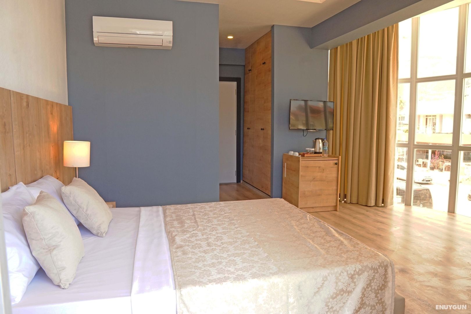 Corner Standard Room