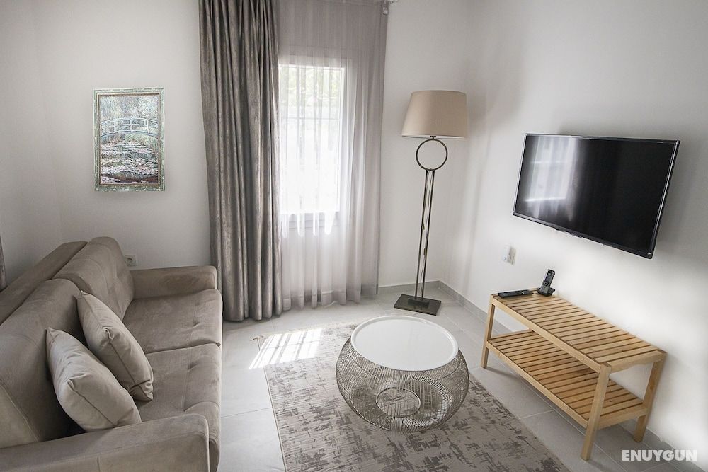 Suite, Garden View
