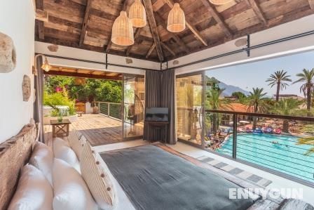 Venus, Pool View, Jacuzzi