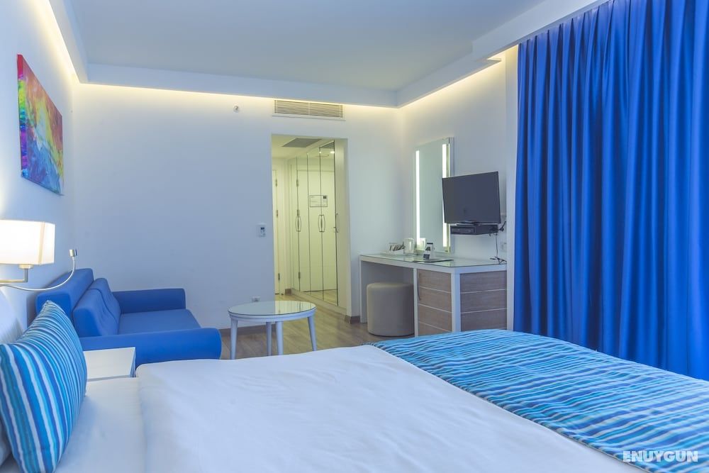Standard Room, Partial Sea View