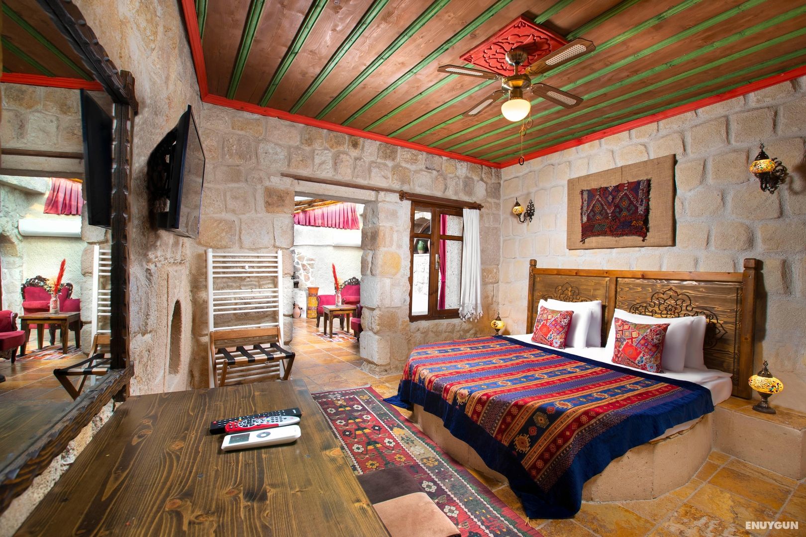 Deluxe Suite with Fireplace and Jacuzzi