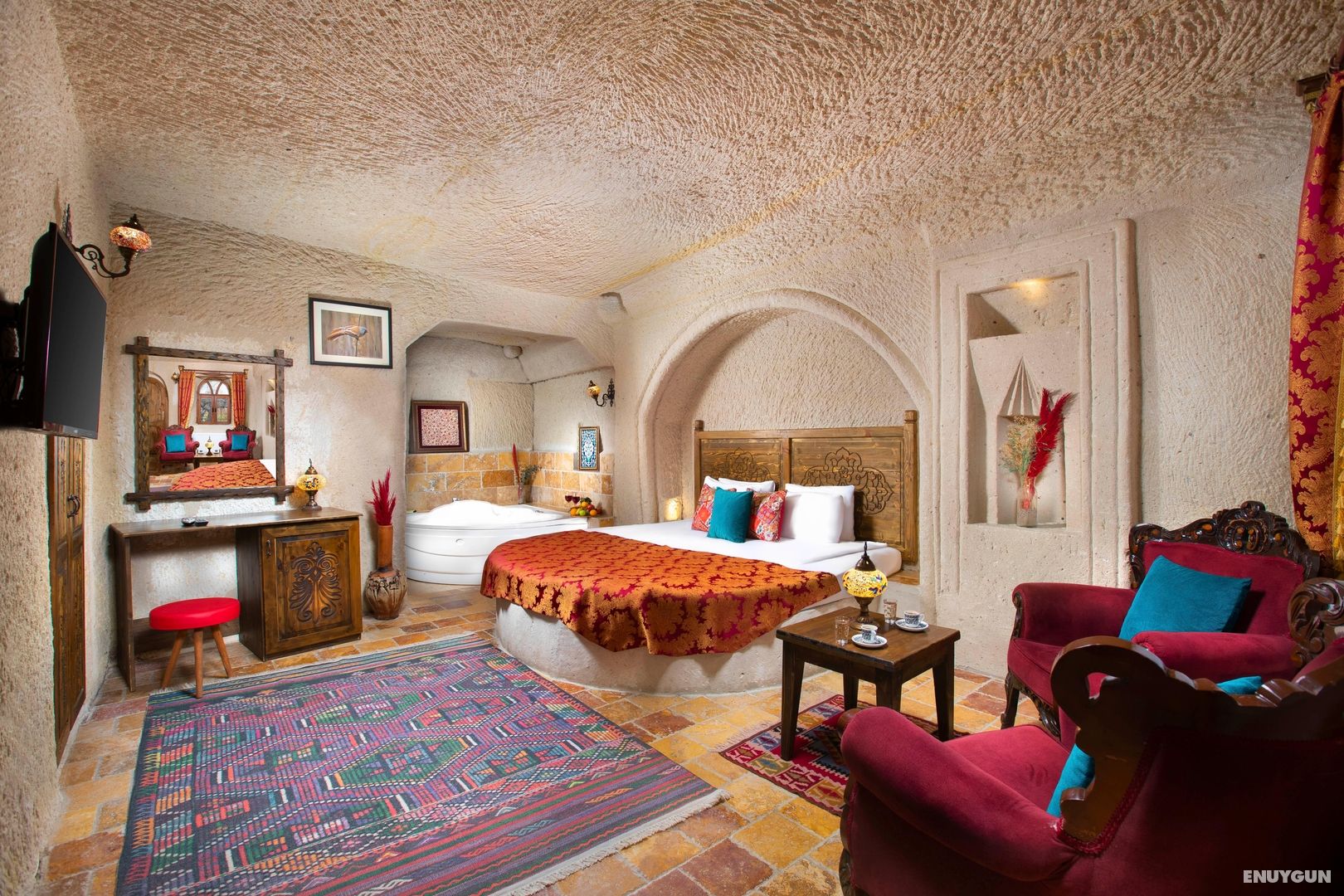 Deluxe Cave Suite with Jacuzzi