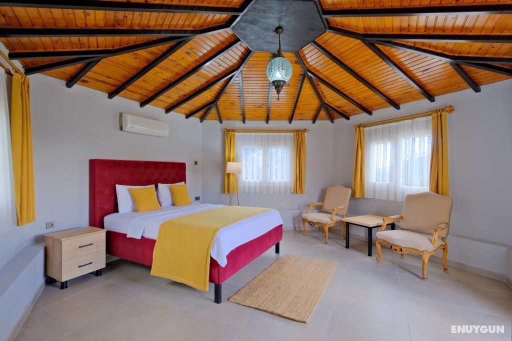 Suite, Mountain or Pool View