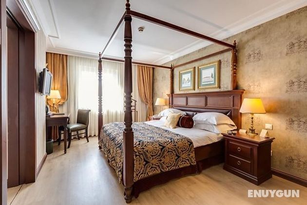 Deluxe King Suite Custom Room
